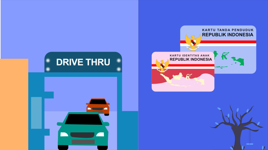 Warga menggunakan layanan Drive Thru untuk mengambil KTP